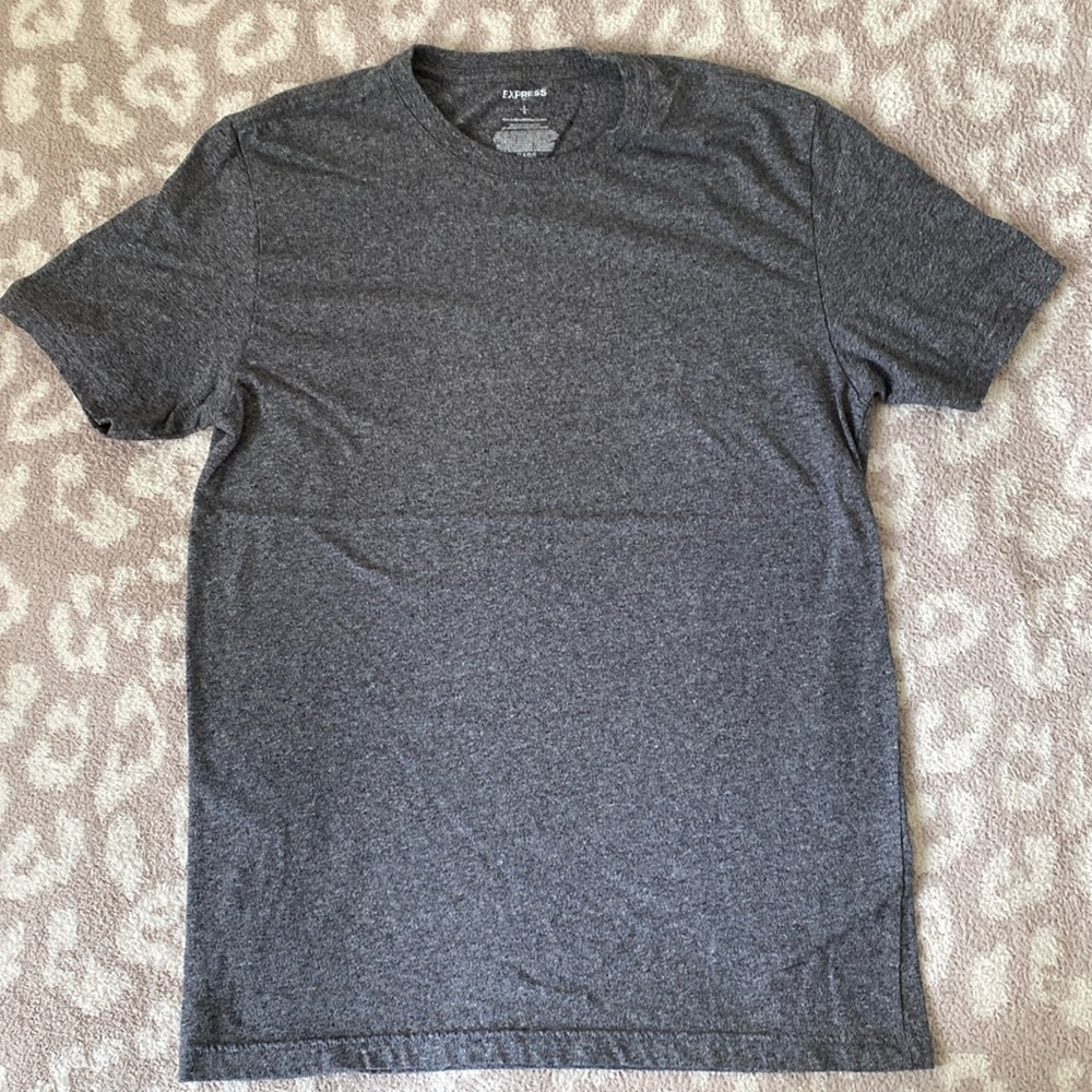 Express Men’s Tee size L